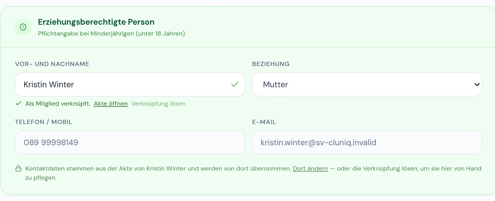Akte eines Kindes mit eingetragenen Erziehungsberechtigten