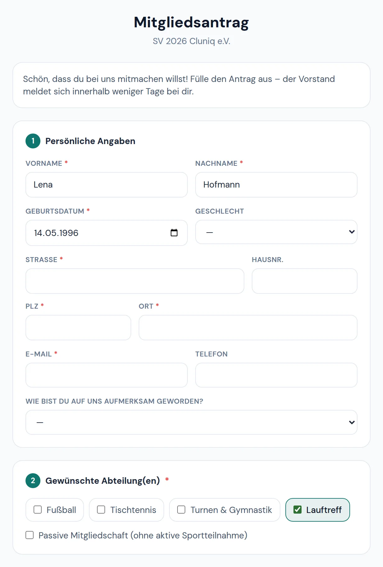 Das Online-Beitrittsformular des Beispielvereins mit persönlichen Angaben und Abteilungswahl